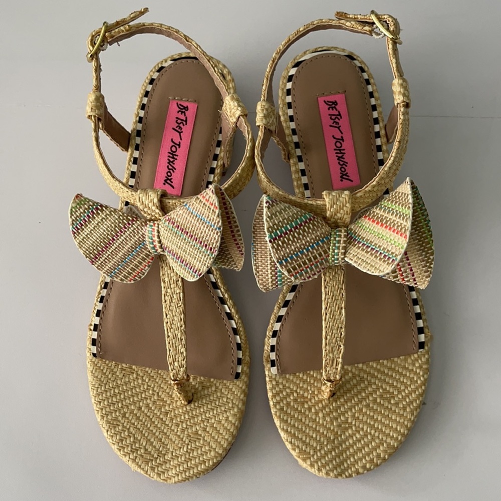 NEW Betsey Johnson Tan Raffia Bow-accent Sandal US 6